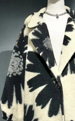 Shop HippieChic Manteau Frida Flowers