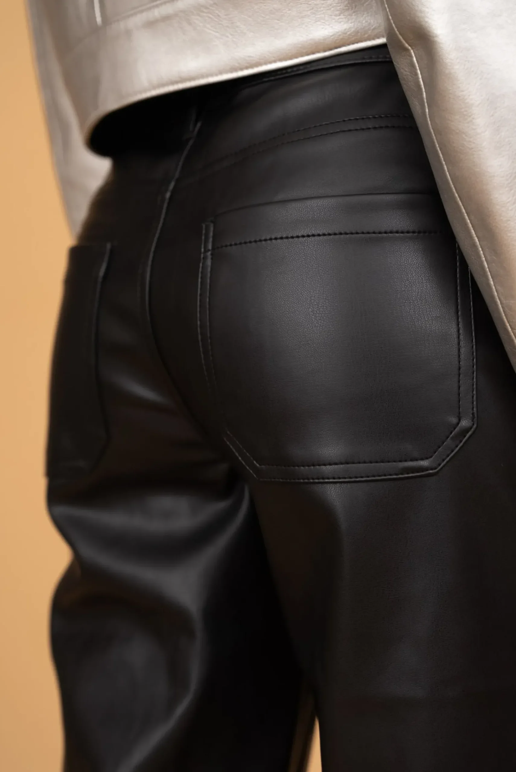 Shop HippieChic Pantalon Wide Leg Simili