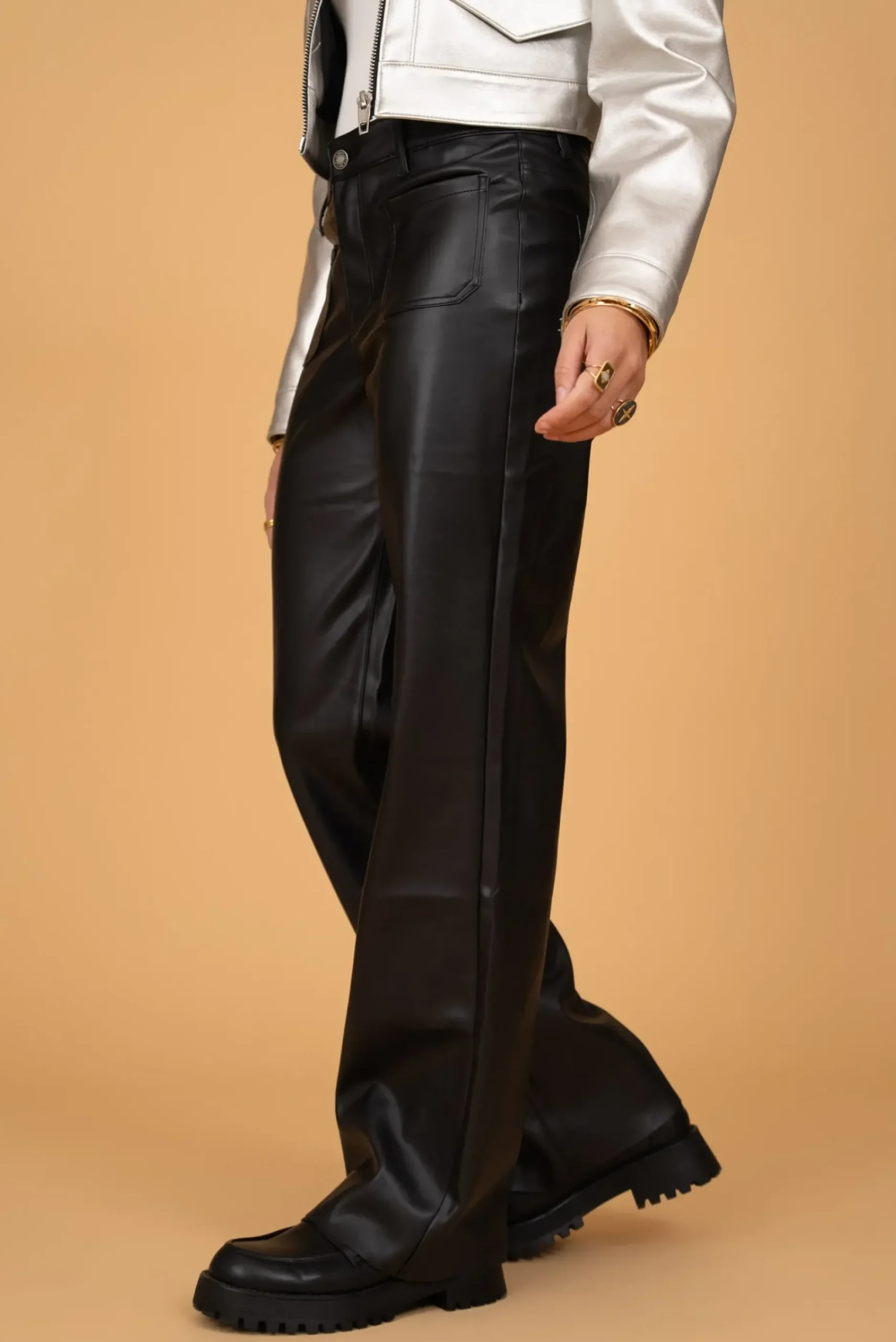 Shop HippieChic Pantalon Wide Leg Simili